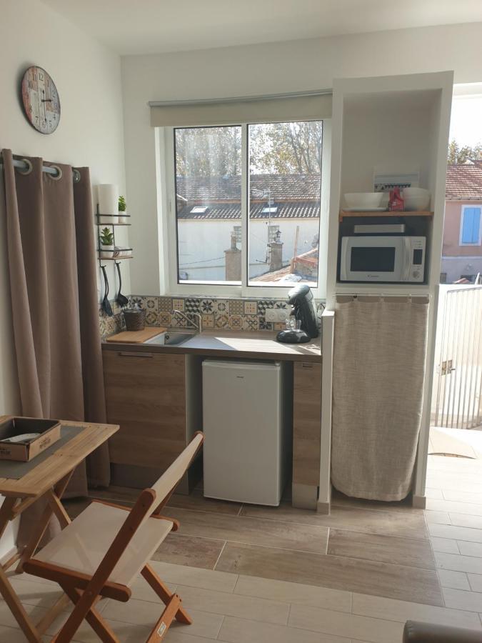 Mistral Appartements Port-Saint-Louis-du-Rhône Exteriör bild
