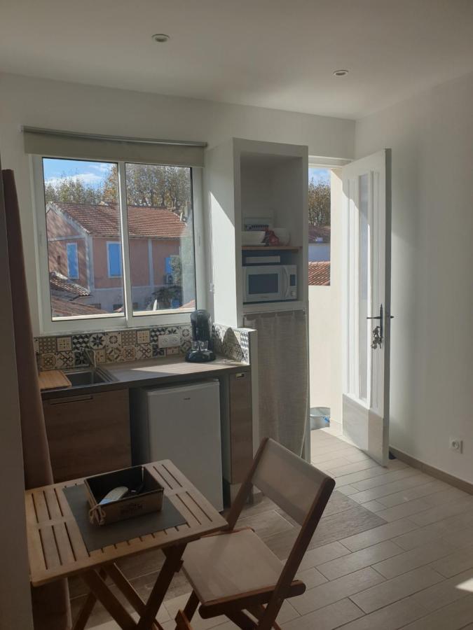 Mistral Appartements Port-Saint-Louis-du-Rhône Exteriör bild