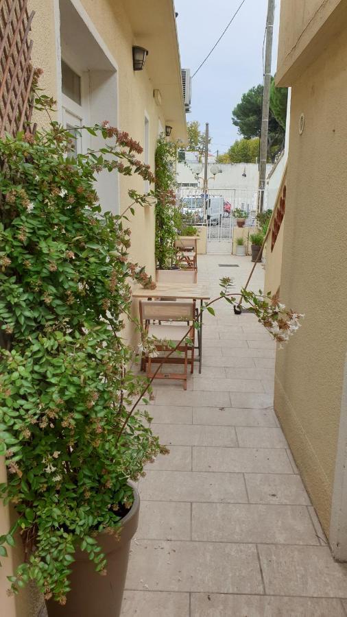 Mistral Appartements Port-Saint-Louis-du-Rhône Exteriör bild