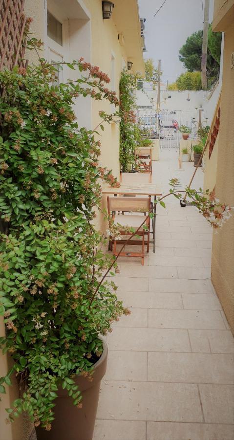 Mistral Appartements Port-Saint-Louis-du-Rhône Exteriör bild