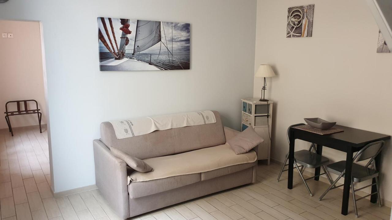 Mistral Appartements Port-Saint-Louis-du-Rhône Exteriör bild